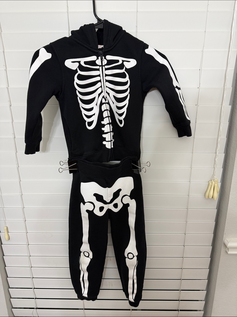 H&M Kids Black Skeleton Hoodie & Pants Sweatsuit Costume Size 2-4T
